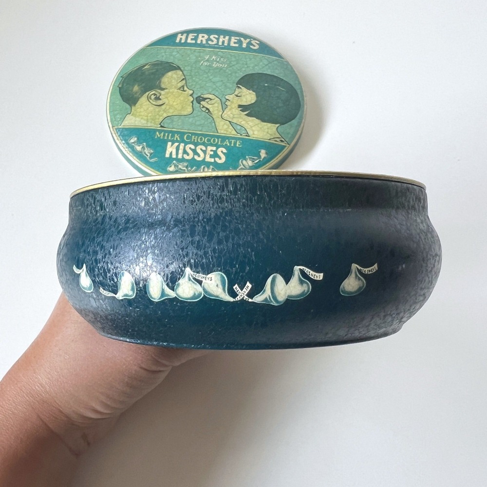 Vintage 1982 Hershey's Kisses Tin Round Candy Box Made in England - Picture 6 of 9